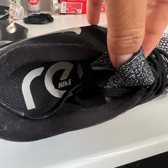 USED Nike Odyssey React 2 Flyknit FLR Running Womens 8.5 Shoes Sneakers - Picture 8 of 9